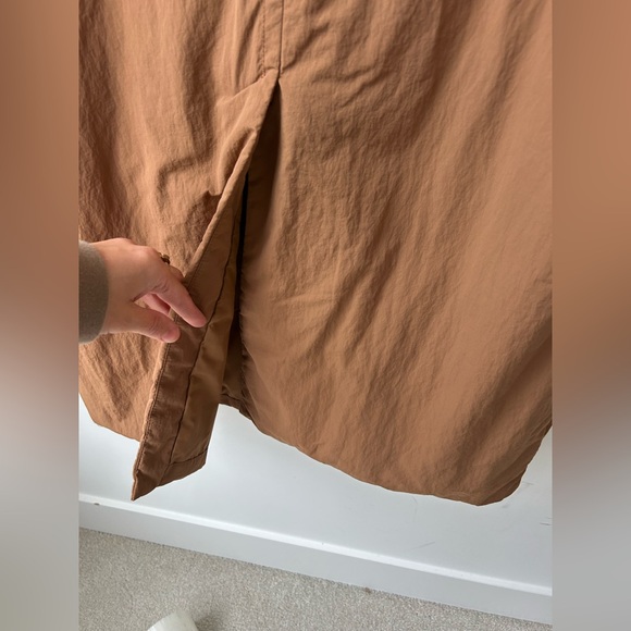 Everlane The Mac Coat Light Insulated Puffer Maxi in the color "Ash Brown - Picture 9 of 11